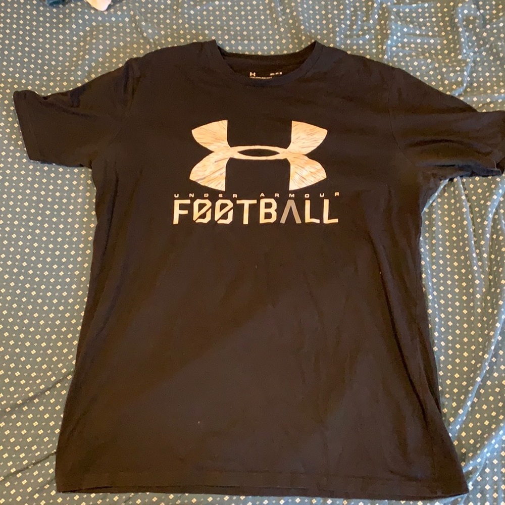 Underarmour football t shirt